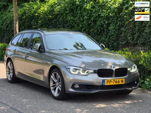 BMW 3-serie Touring 320i High Executive Panorama HUD CarPlay 360 camera 320i High Executive