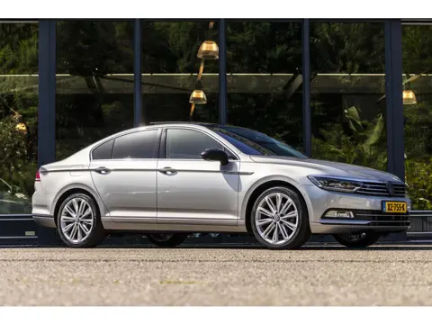 Volkswagen Passat 1.4 TSI Highline Business R (bj 2015)