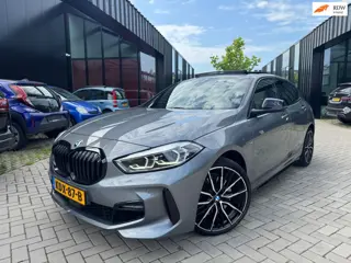 BMW 1-serie 120i Pano H&K HUD M-Sport Sfeerv Keyless