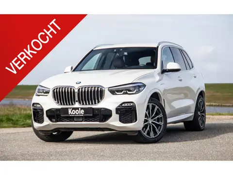 BMW X5 xDrive45e High Executive M PAKKET / BRUIN LEER / DIAMAND POOK / STOEL VERWARMING / CAMERA