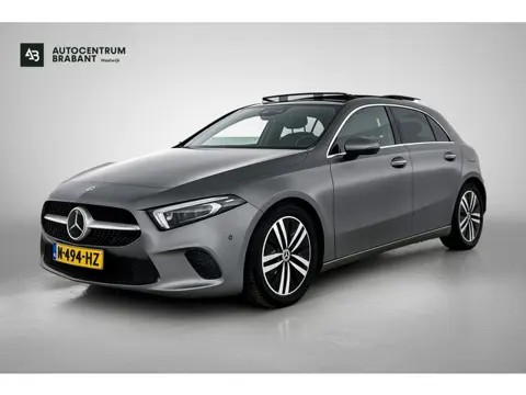 Mercedes-Benz A-klasse 180 Solution Luxury (SFEERVERLICHTING, PANORAMADAK, ELEKT. STOELEN, ADAPTIVE 