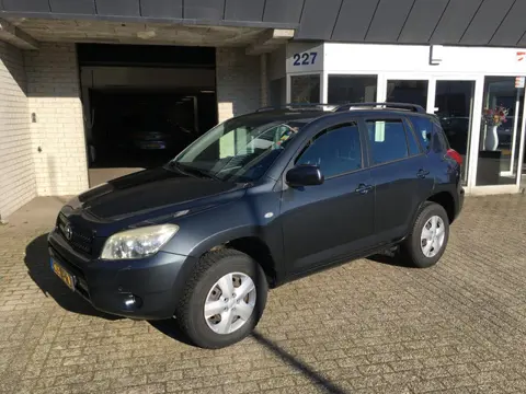 Toyota RAV4 2.0 VVTi Linea Terra / 4 WD / DEALER OH / AIRCO / APK OK / NWE MODEL / 5 DEURS