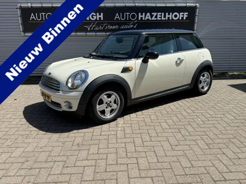 MINI 3-deurs 1.6 Cooper Pepper Ndl Auto! | LM Velgen | Elekt. Ramen | Allseason Banden | Weinig km! 