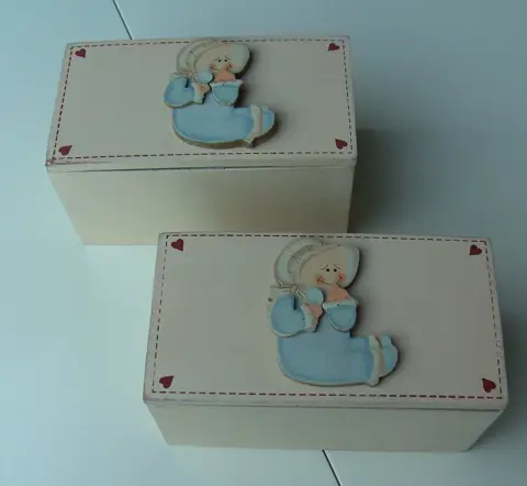 OUD KISTJE BABY JEWELRY BOX 15 CM NIEUW