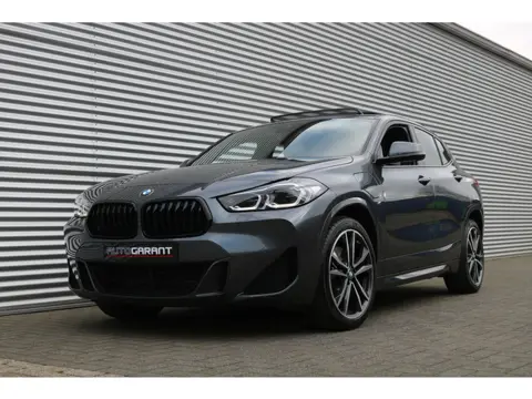 BMW X2 xDrive25e M-Sportpakket Shadowline 220PK (Panoramadak Sportleder/Memory Navi/Camera Harman/Ka