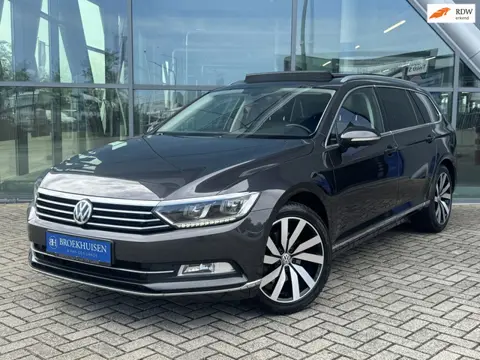 Volkswagen Passat Variant 1.8 TSI Business Edition R 180pk Automaat / Schuifdak / Leder / Trekhaak