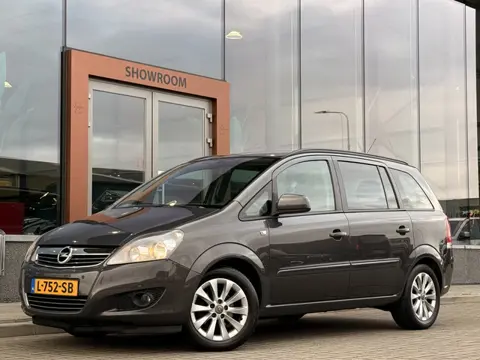Opel Zafira 1.8 Cosmo | 7-Zitter | Bluetooth | Navigatie | Cruise | Climate control | Trekhaak |