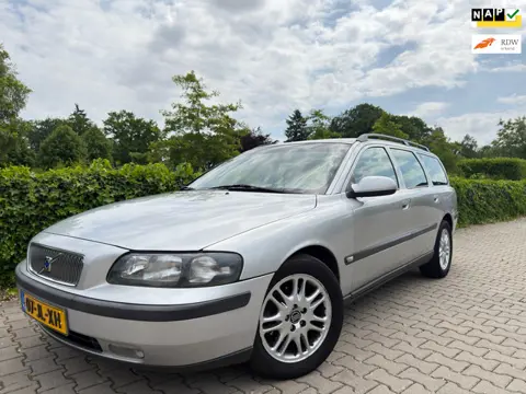 Volvo V70 2.4 Comfort Line , Automaat , ** INRUILKOOPJE ** Airco / Cruise / Half-Leder / Trekhaak / 