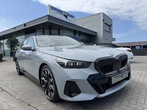 BMW 5 Serie 530e M Sport Pro NEW Model Brooklyn grijs ! pano/dak, LM 21, comfort stoelen, Driving as