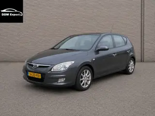 Hyundai i30 1.6 CRDi Style | Clima | Elektrische ramen | Radio | 5-deurs | Lichtmetalen velgen | Par
