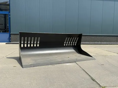 Nieuwe BECO Egalisatiebak 200cm (overjarig)