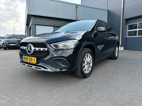 MERCEDES-BENZ GLA-KLASSE GLA 200 Aut. nieuw model Navi. Camera Trekhaak 