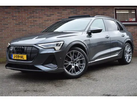 Audi E-tron 55 quattro S edition 95 kWh '20 Pano S Lie LED Clima Navi Cruise Inruil mogelijk BTW