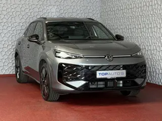 Volkswagen T-Roc 1.5 eTsi R-LINE 150PK EDITION TREKHAAK BLACK STYLE 19''LMV IQ LED/GRIL/LOGO STOEL/S