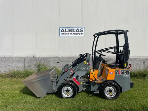 Giant G1200 kniklader shovel slechts 110 uur! (bj 2025)