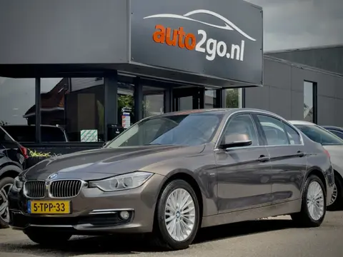BMW 3-serie 316i AUT8 LUXURY-LINE LEDER NAVI AIRCO LED LMV PDC