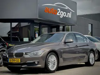 BMW 3-serie 316i AUT8 LUXURY-LINE LEDER NAVI AIRCO LED LMV PDC