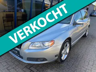 Volvo V70 2.5T Summum 200PK LEER / 18'' VELGEN / DAKSPOILER