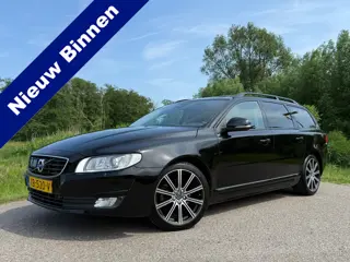 Volvo V70 2.0 T4 Inscription Edition / Schuifdak / Leder / Key-Less / Trekhaak / Navi / Clima / Stoe