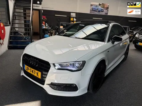 Audi A3 Limousine 1.4 TFSI CoD Adrenalin Sport/Pano/S-Line
