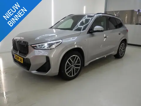 BMW iX1 XDRIVE30 LAUNCH EDITION 67 KWH I M-SPORTPAKKET I 99% SOH I APPLE CARPLAY I P-CAMERA
