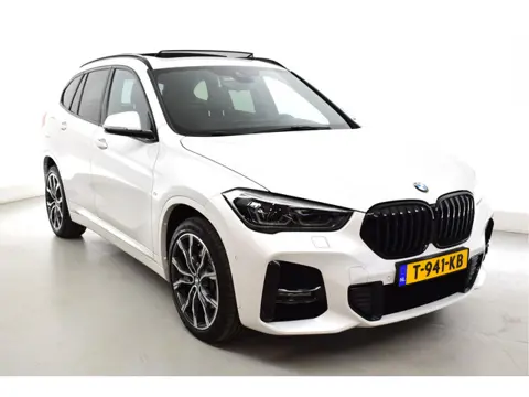 BMW X1 xDrive 25e M pakket-PANORAMA-Nw staat -HUD, -Camera-Harman kardon-Privacy-Trekhaak