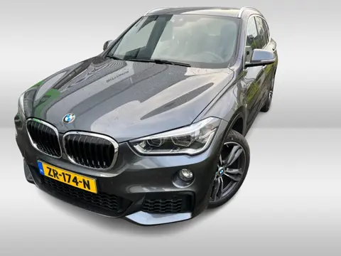 BMW X1 sDrive20i High Executive Edition M Sport / Trekhaak / Panoramadak / Camera / Leder / Head-up 