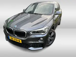 BMW X1 sDrive20i High Executive Edition M Sport / Trekhaak / Panoramadak / Camera / Leder / Head-up 