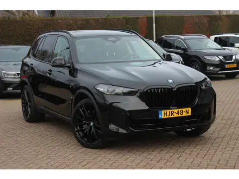 BMW X5 xDrive50e 22.957 km! / Trekhaak / Camera / Leder / Luchtvering / Keyless / DAB / Stoelverwarm
