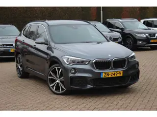BMW X1 sDrive18i Executive Ed. M Sport / Trekhaak / Camera / Head-up / Alcantara / Navigatie / Sport