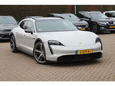 Porsche Taycan Cross Turismo 4 93 kWh 30.644 km! / SOH 94,1% / NL Auto! / NIEUWSTAAT! / Panoramadak 