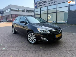 Opel Astra 1.4 Turbo Cosmo 6 BAK Airco half Leer