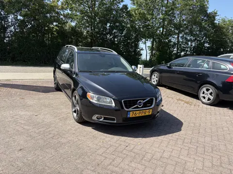 Volvo V70 2.0T R-Edition AUTOMAAT TREKHAAK LEER STOELVERWARMING