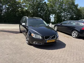 Volvo V70 2.0T R-Edition AUTOMAAT TREKHAAK LEER STOELVERWARMING