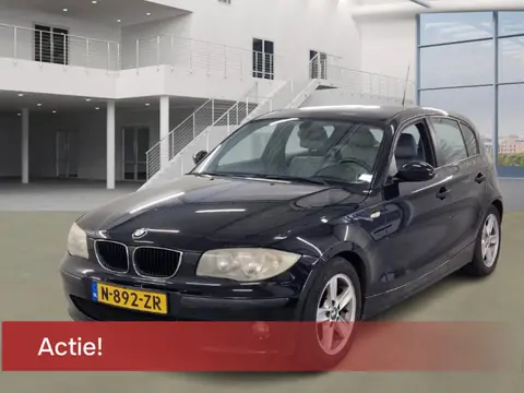 BMW 1-serie 118i *ACTIE TOT €500 KORTING* 5D AUTOMAAT LEDER AIRCO 2E EIGENAAR VELGEN NW APK CRUISECO