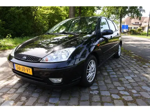Ford Focus 2.0-16V Ghia 5 drs automaat 153 dkm apk 6-2-2027
