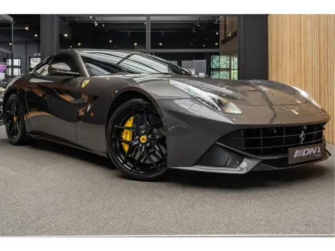 Ferrari F12 Berlinetta Carbon Lift Camera 6.3 Berlinetta HELE Historische Kleur