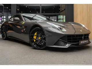 Ferrari F12 Berlinetta Carbon Lift Camera 6.3 Berlinetta HELE Historische Kleur