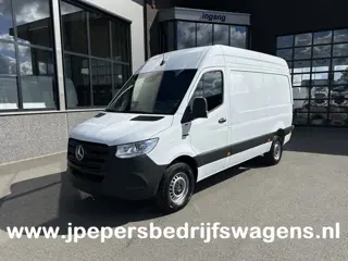Mercedes-Benz eSprinter 320 L2 Pro 81kWh / Snel laden 115Kw / Trekhaak / MBUX / Navigatie / Camera /
