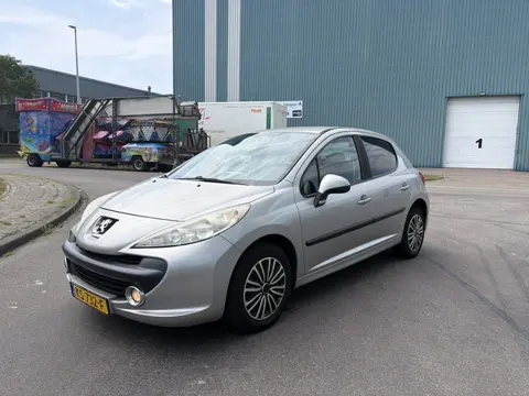 Peugeot 207 1.4 VTi X-line 5-Deurs 96 PK. Zuinige en fijn rijdende auto !!!