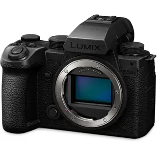 Panasonic Lumix DC-S5IIX + 35mm f/1.8