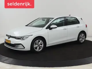 Volkswagen Golf 1.0 TSI Life | Carplay | Sfeerverlichting |  Adaptive cruise | Navigatie | Parkeerhu