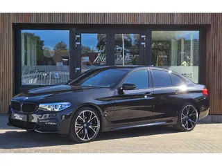 BMW 5-serie 530e iPerformance High Executive stoel/stuurverwarming. alcantara. m sport velgen. camer