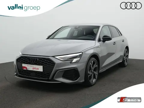 Audi A3 Sportback 40 TFSI e 204 pk S-Line | Bang & Olufsen | Stoelverwarming | Matrix led l  Navigat