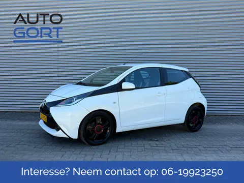 Toyota Aygo 1.0 VVT-i x-play | 5 Deurs | Camera | Bluetooth | Alu velgen | APK 03-2027