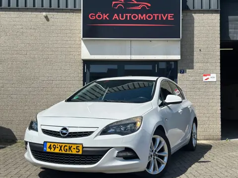 Opel Astra 1.4 Turbo Sport / PDC / Navi / NWe APK / Trekhaak / Cruise Control / LM Velgen
