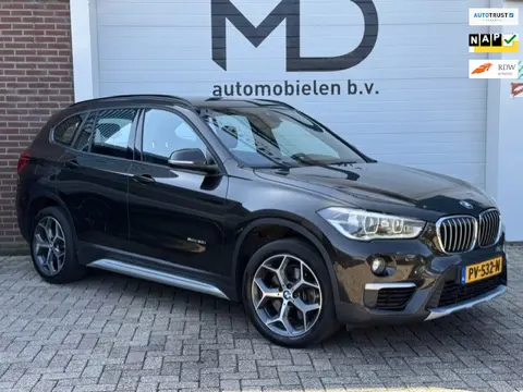 BMW X1 sDrive20i Executive Sport - Automaat - Trekhaak - LED