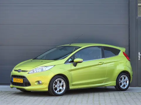 Ford Fiesta 1.4 Titanium luxe uitgevoerd apk 05'27!