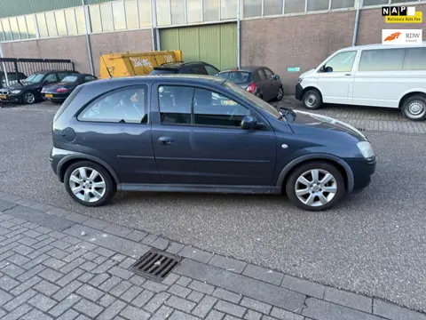 Opel Corsa 1.2-16V Silverline ((( 89.000 km nap )))