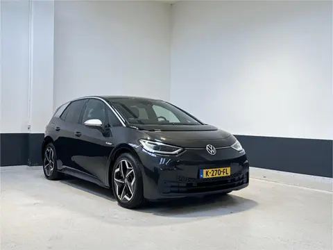 Volkswagen ID.3 First Plus 58 kWh |NL | Apple Carplay/ Android auto| Camera | Trekhaak | Navigatie |